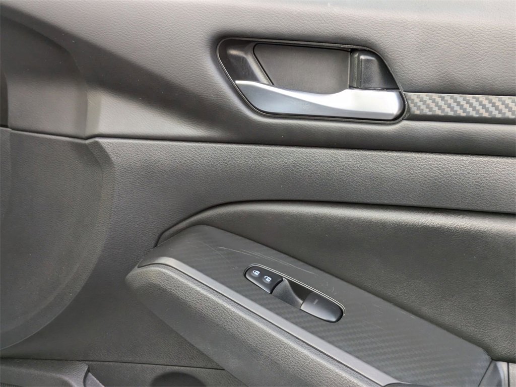 Used 2024 Nissan Altima 2.5 SV image 33