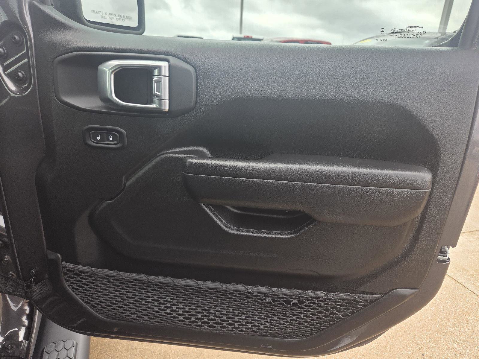 Used 2025 Jeep Wrangler Sport image 47