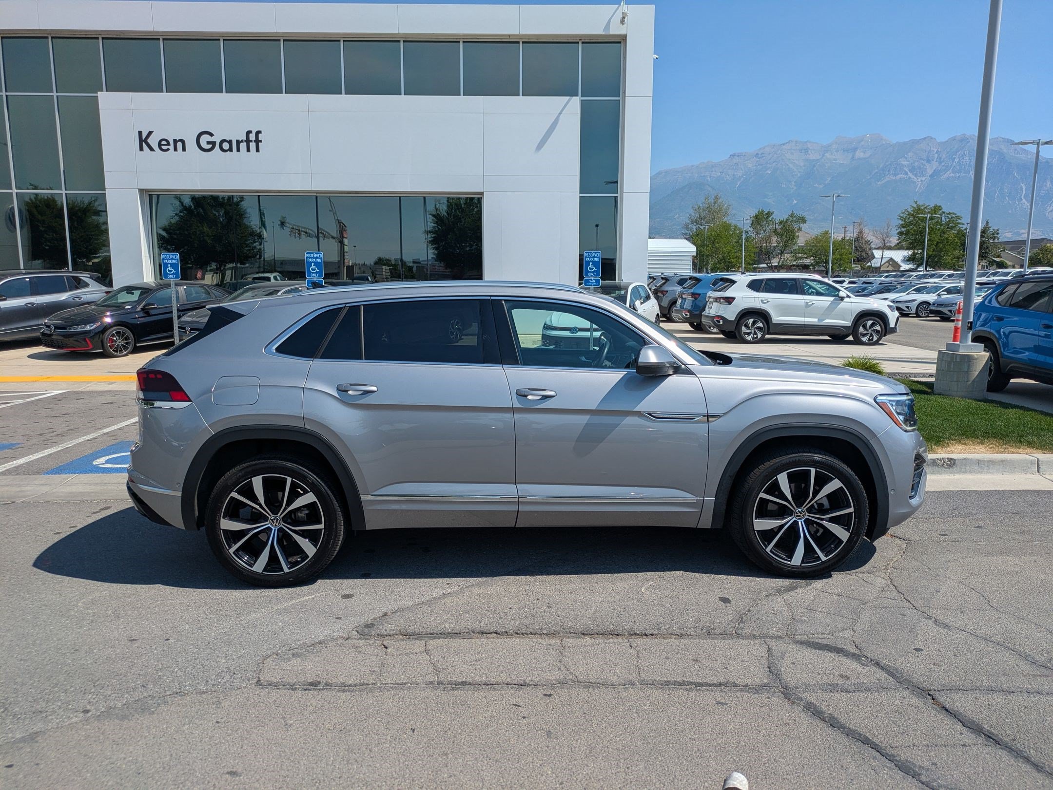 Used 2024 Volkswagen Atlas Cross Sport SEL Premium R-Line AWD/4WD image 2