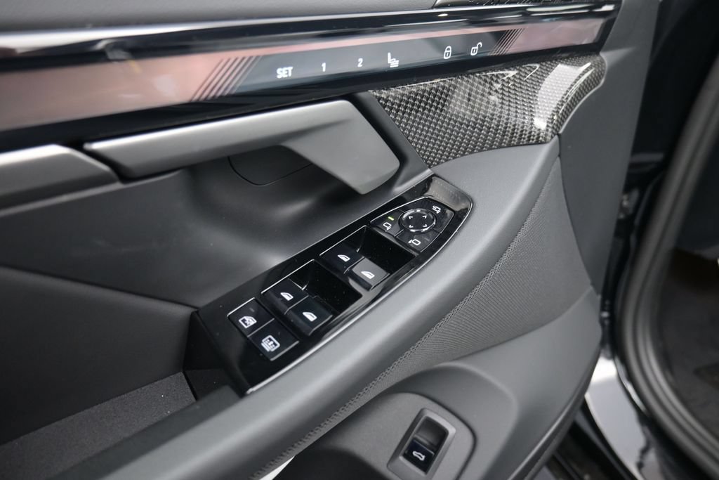New 2026 BMW 550e xDrive w/ Executive Package AWD/4WD image 9