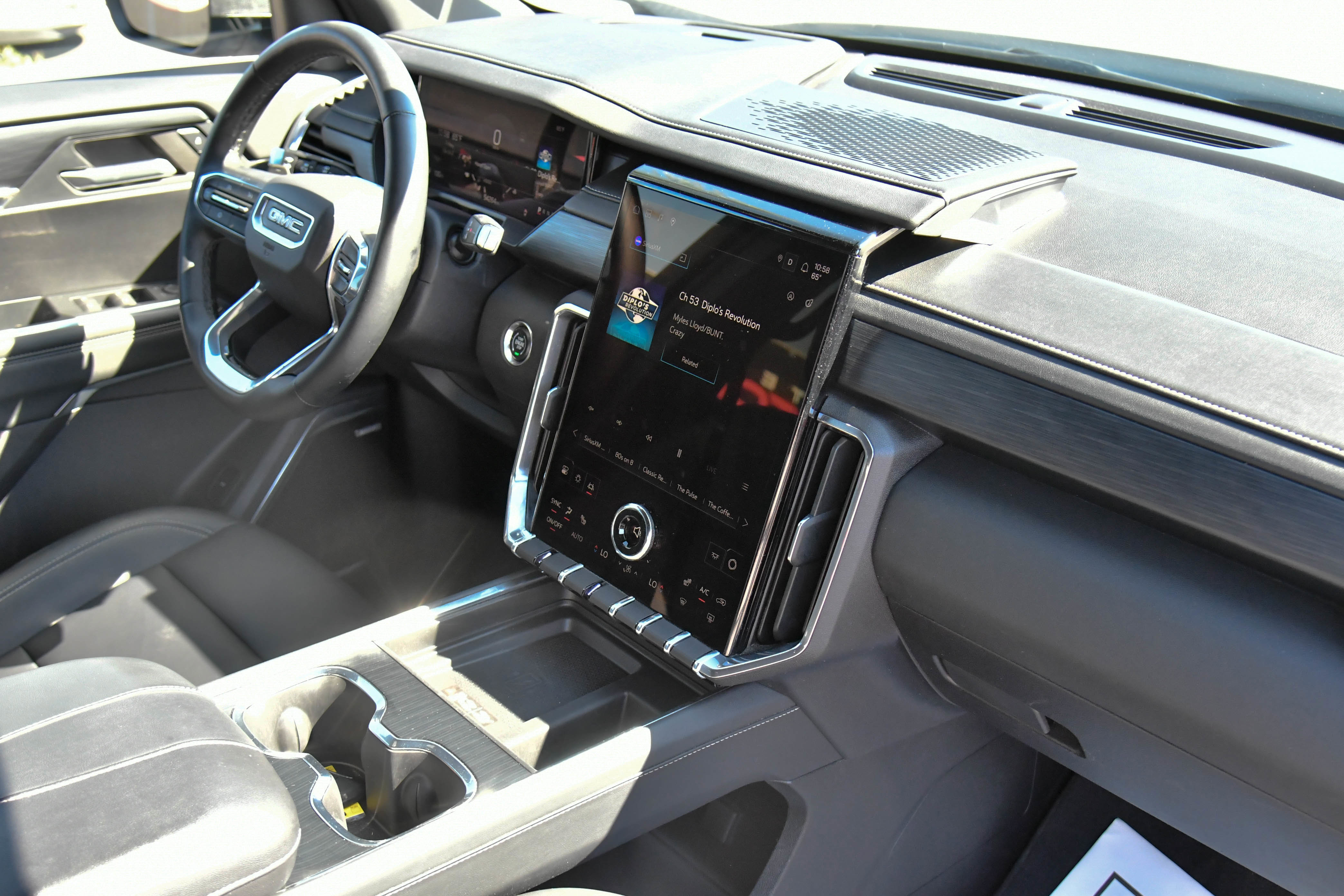 Used 2024 GMC Acadia Elevation image 53