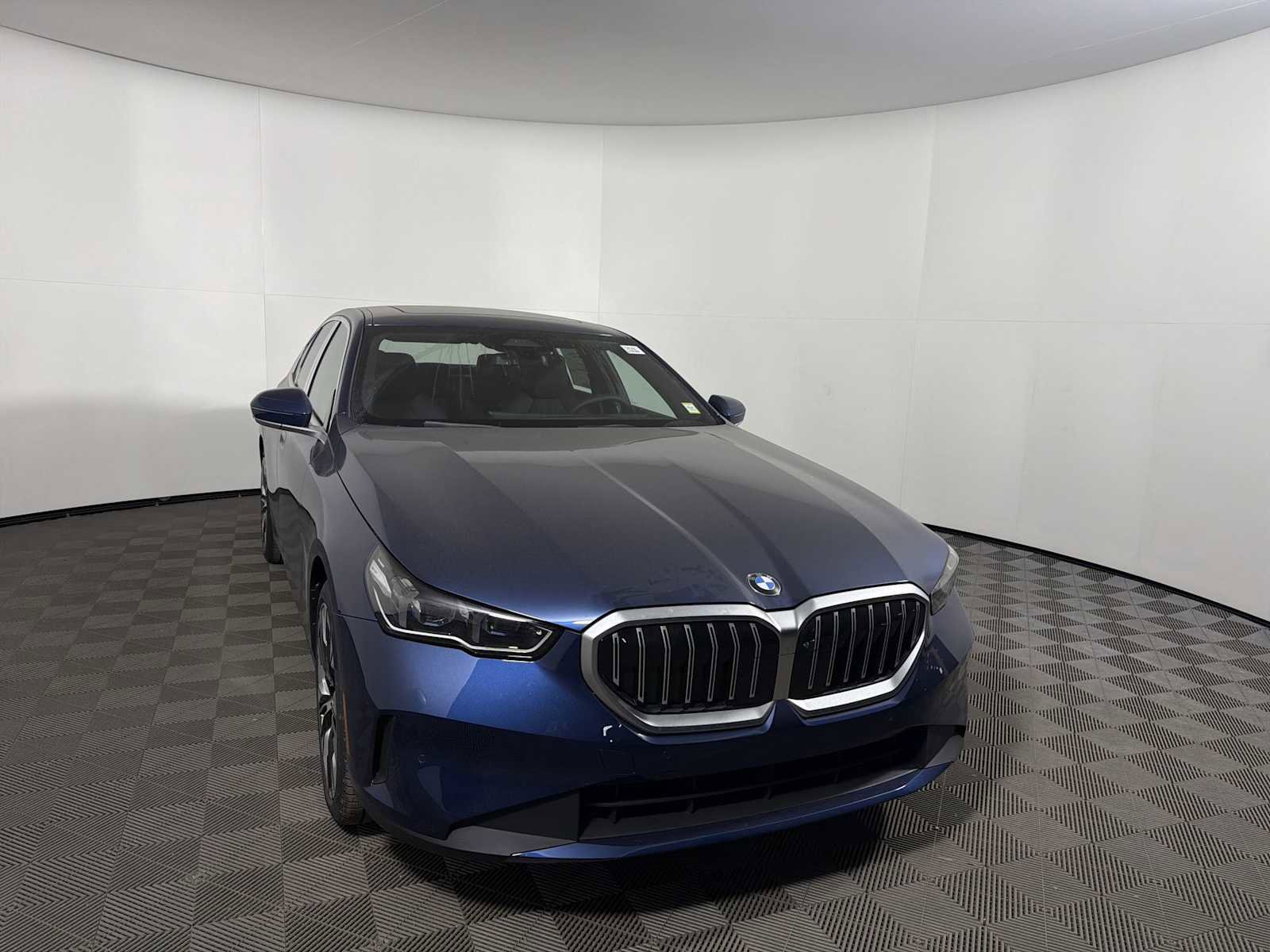 New 2026 BMW 530i xDrive w/ Premium Package image 6