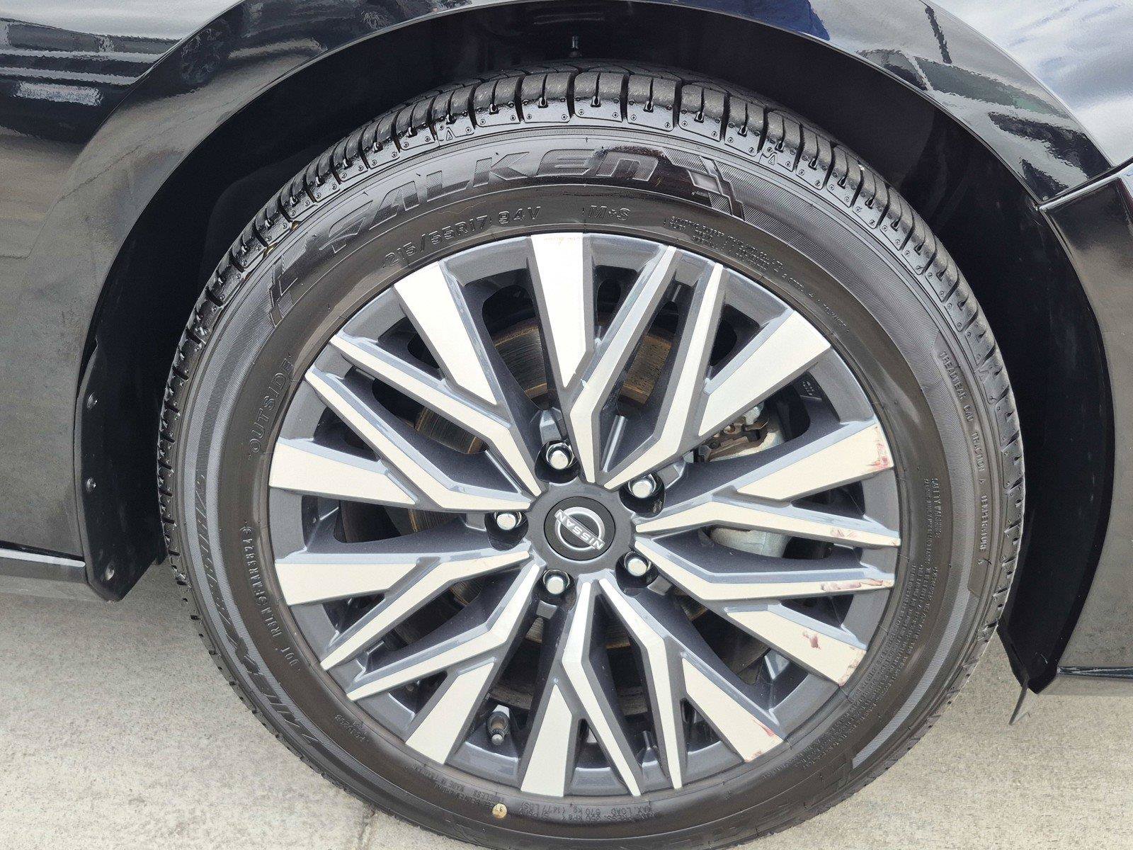 Used 2025 Nissan Altima 2.5 SV FWD image 12