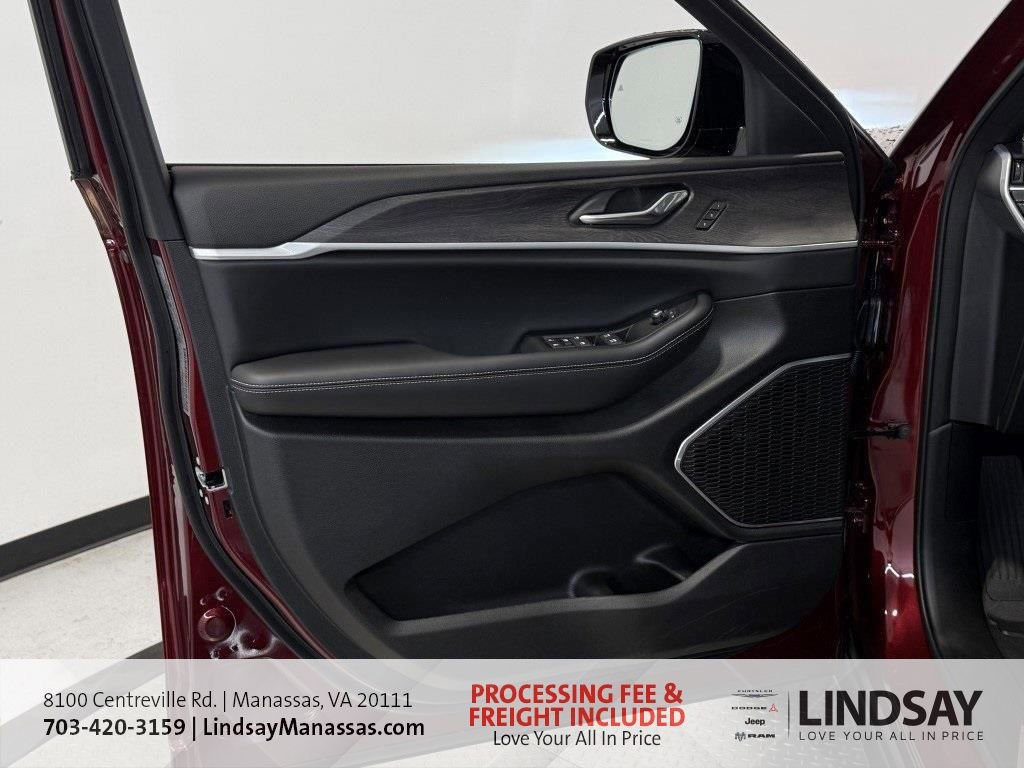 New 2025 Jeep Grand Cherokee L Limited w/ Luxury Tech Group II image 18