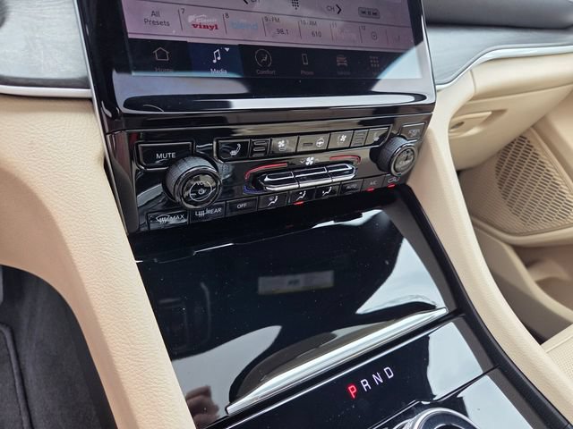 Certified 2024 Jeep Grand Cherokee Limited w/ Luxury Tech Group II AWD/4WD image 26