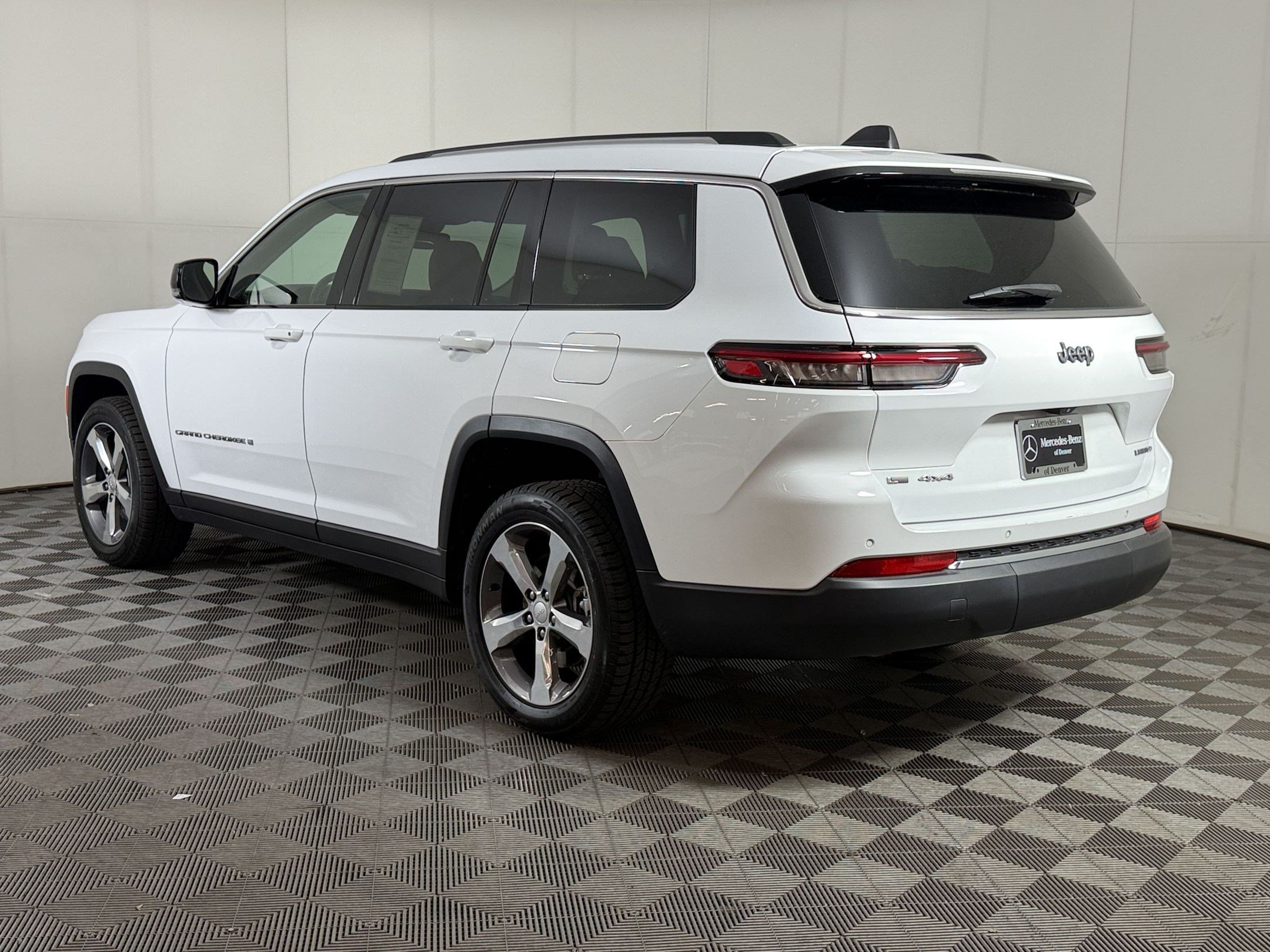 Used 2021 Jeep Grand Cherokee L Limited AWD/4WD image 3