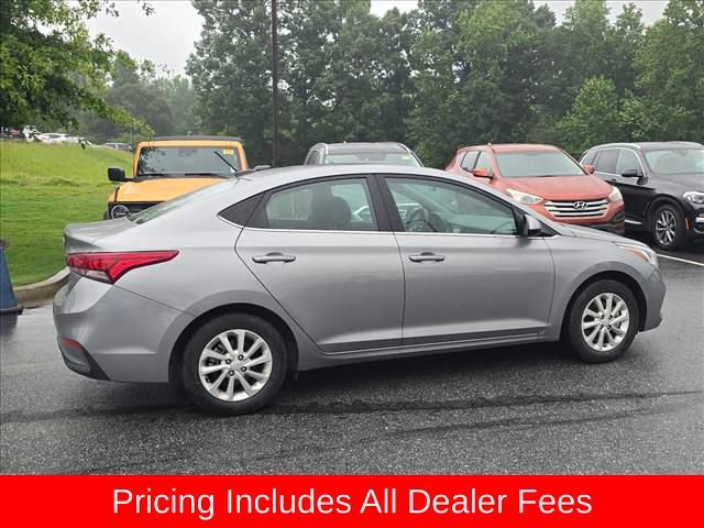 Used 2022 Hyundai Accent SEL FWD image 2