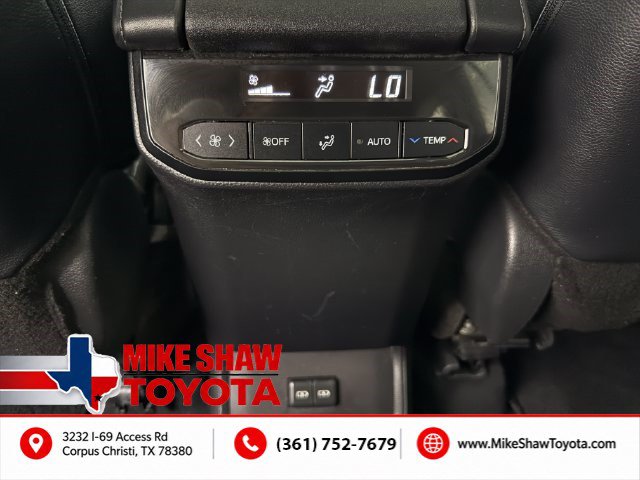 Used 2024 Toyota Highlander XLE FWD image 33