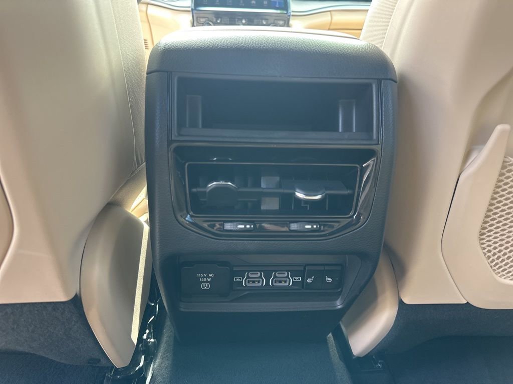 Used 2024 Jeep Grand Cherokee Limited image 25