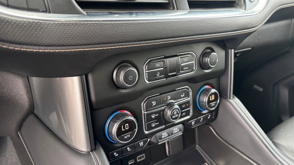 Used 2021 Chevrolet Suburban Premier w/ Premium Package AWD/4WD image 17