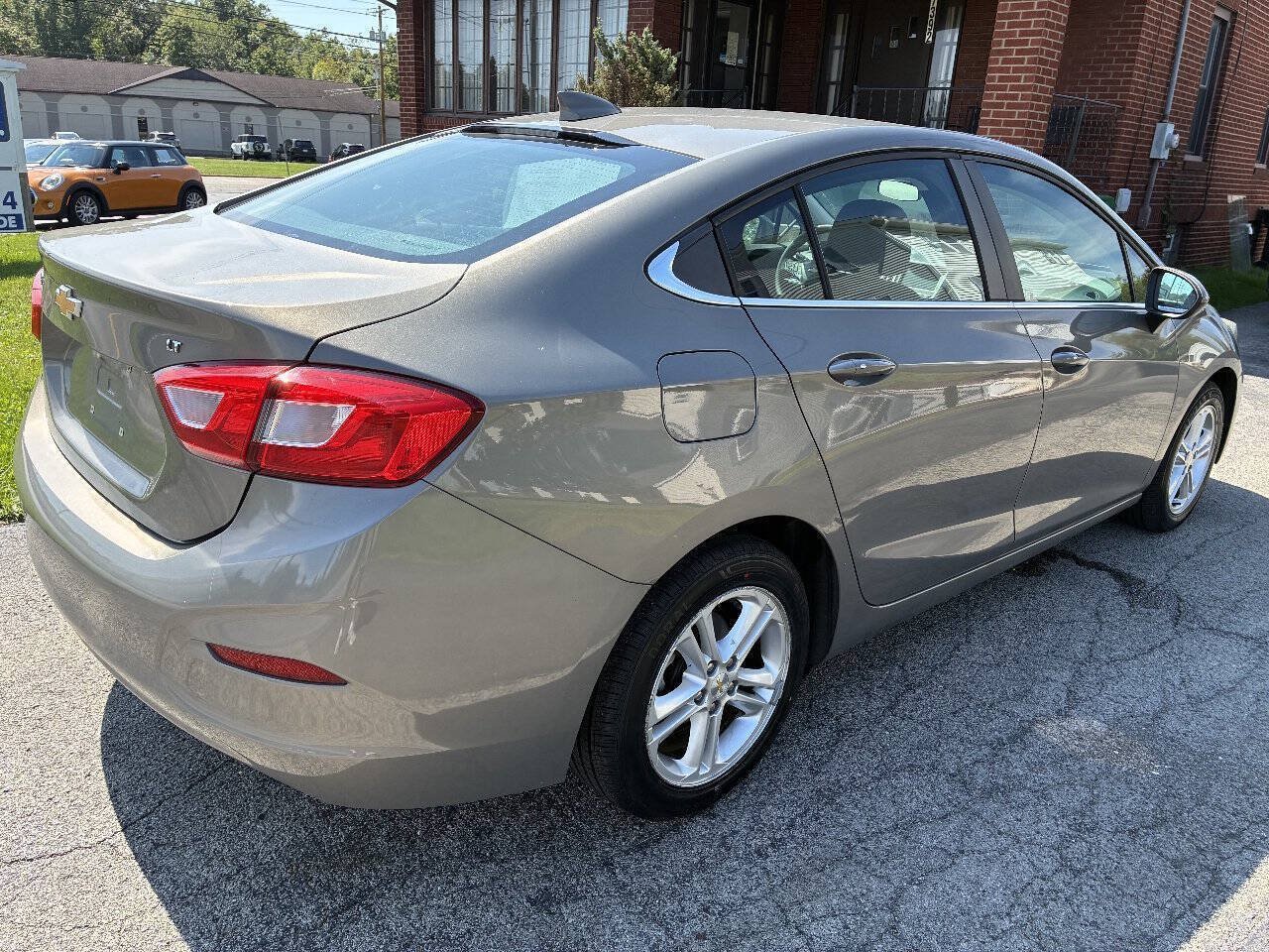 Used 2018 Chevrolet Cruze LT w/ Convenience Package FWD image 4