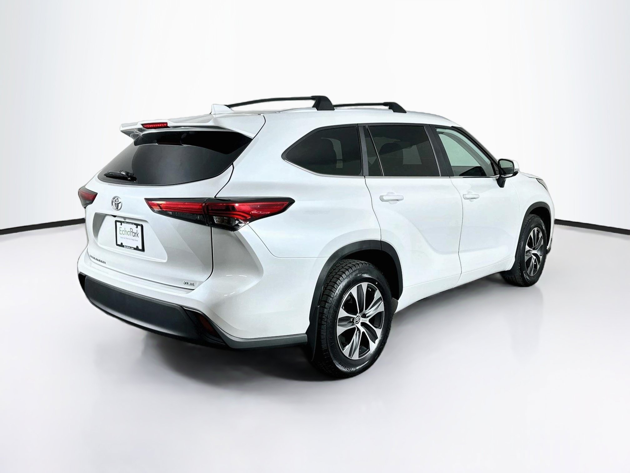 Used 2023 Toyota Highlander XLE FWD image 9