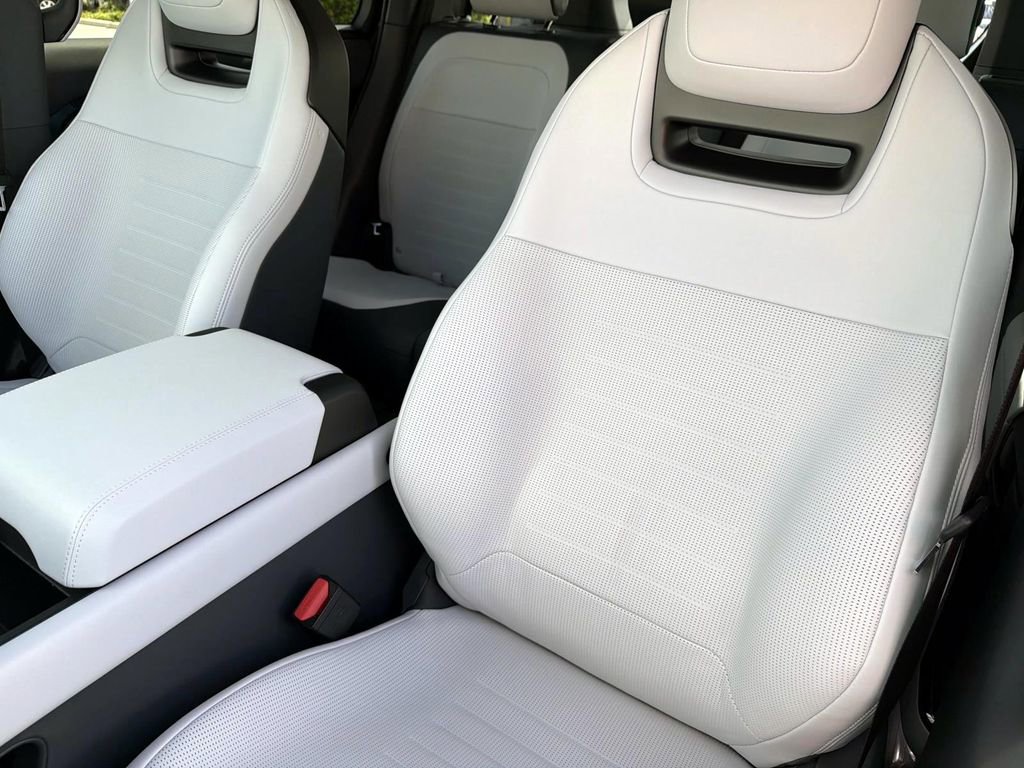 New 2026 Land Rover Defender 110 OCTA image 19