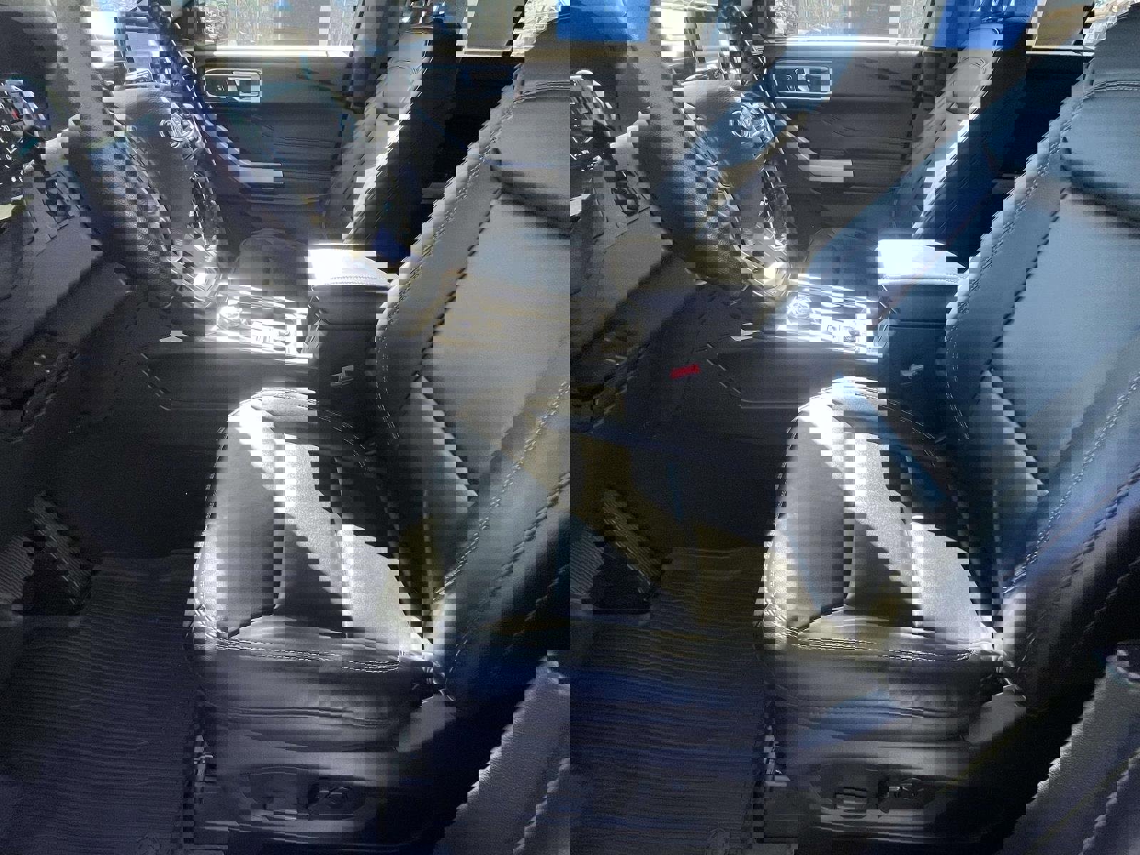 Used 2022 Ford Explorer XLT w/ Equipment Group 202A image 12