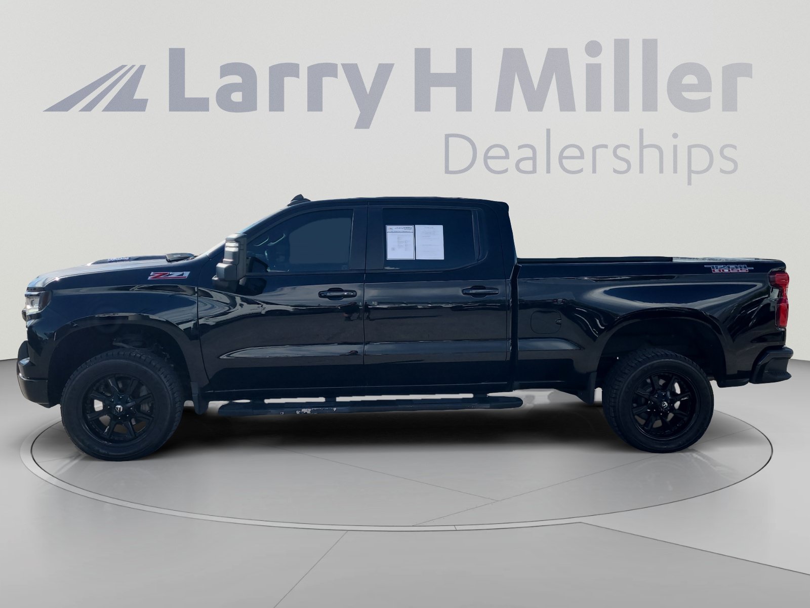 Used 2022 Chevrolet Silverado 1500 LT Trail Boss w/ Convenience Package II AWD/4WD image 2