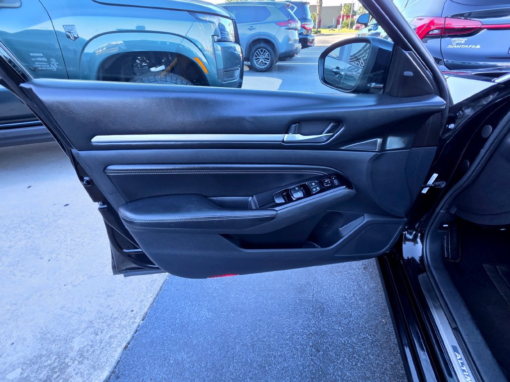 Used 2020 Nissan Altima 2.5 SL FWD image 11