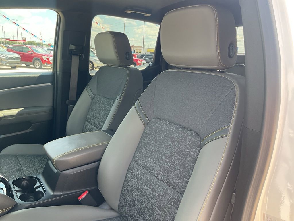 Used 2024 Chevrolet Colorado ZR2 w/ Technology Package image 7