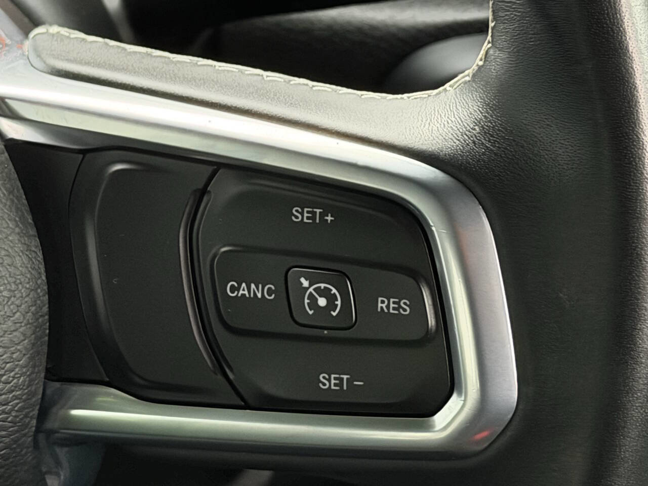 Used 2019 Jeep Wrangler Unlimited Sahara image 28