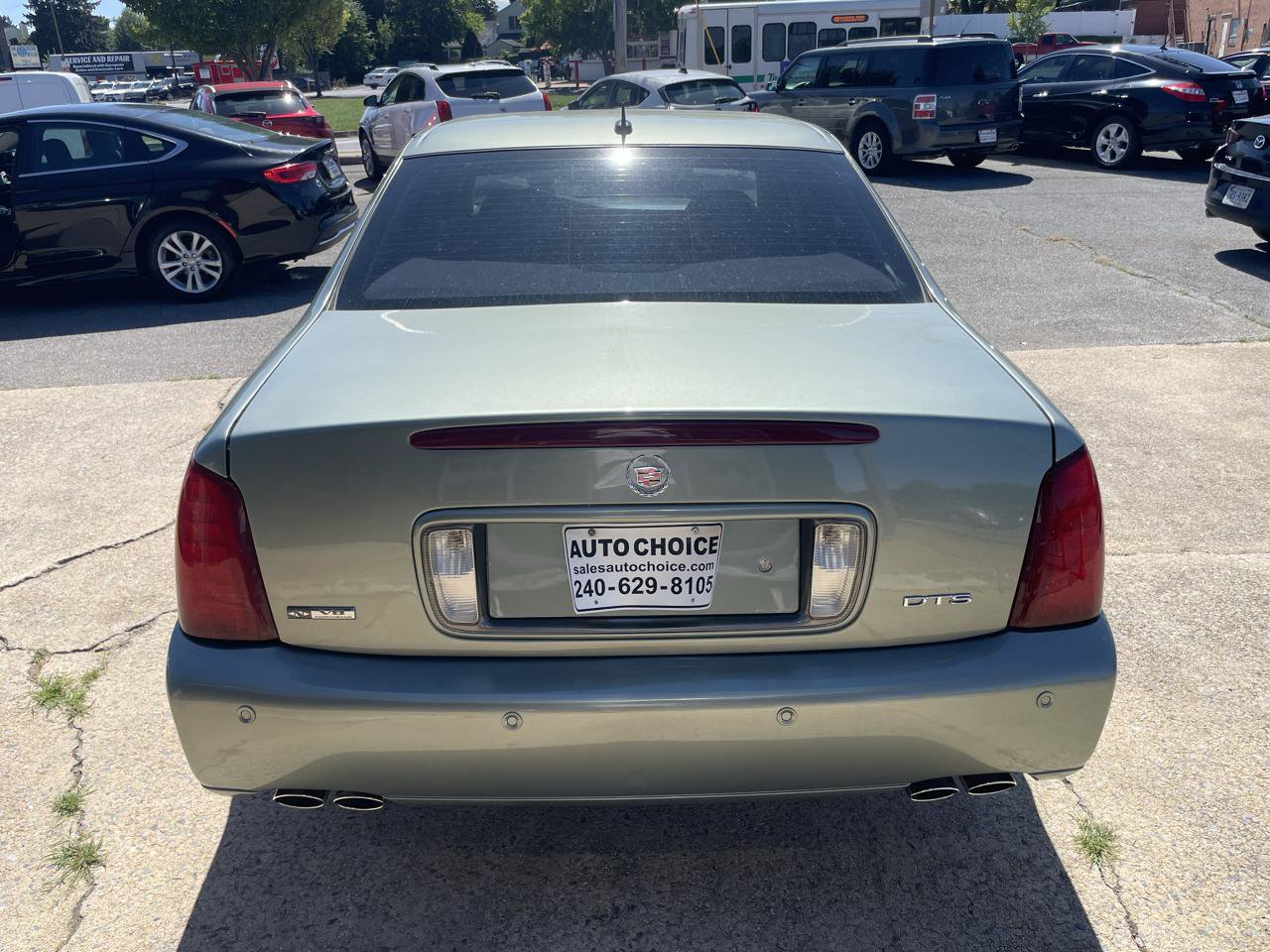 Used 2005 Cadillac De Ville DTS w/ Equipment Group FWD image 14