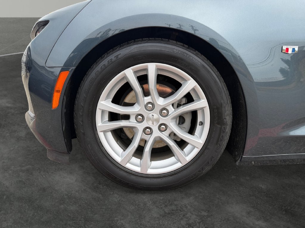 Used 2022 Chevrolet Camaro LS RWD image 5