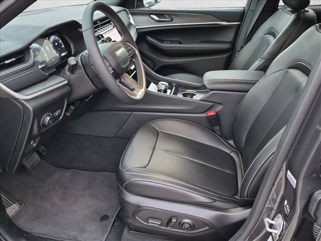 Used 2025 Jeep Grand Cherokee Limited RWD image 12