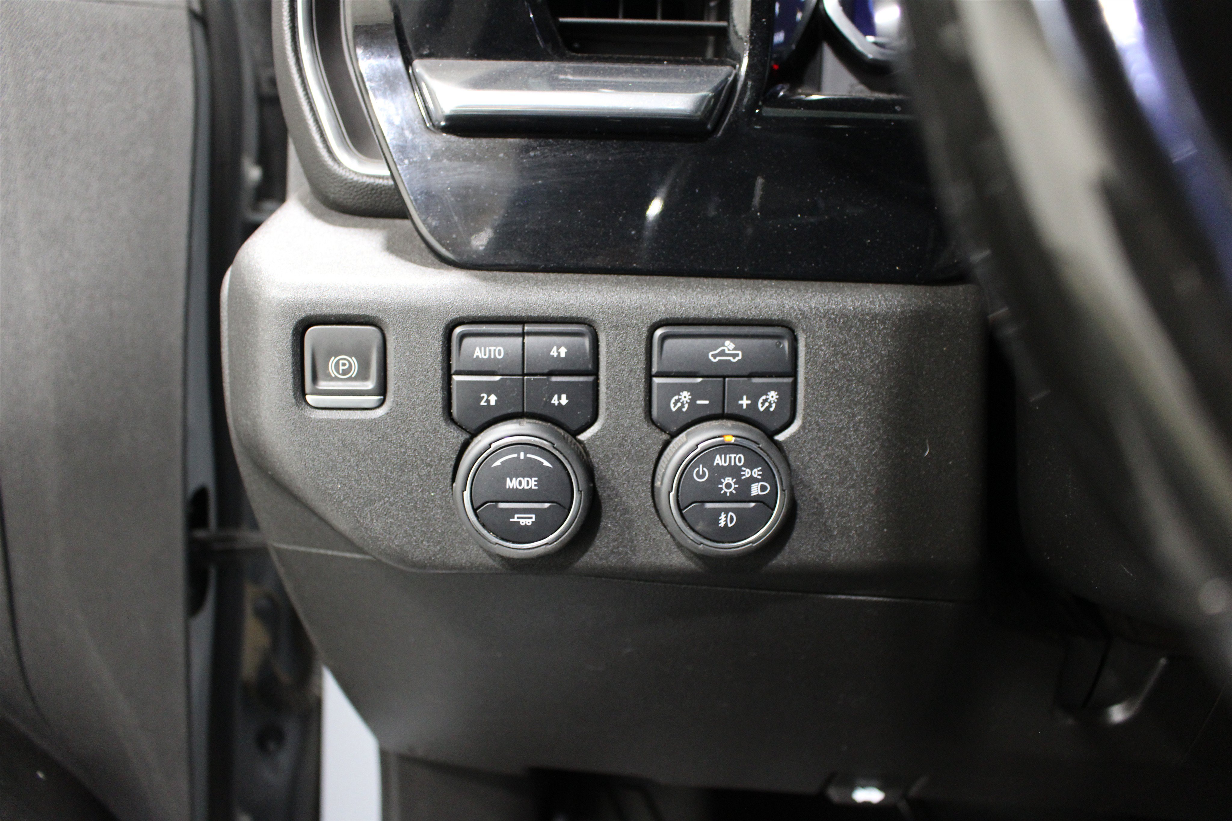 Used 2024 Chevrolet Silverado 1500 RST AWD/4WD image 9
