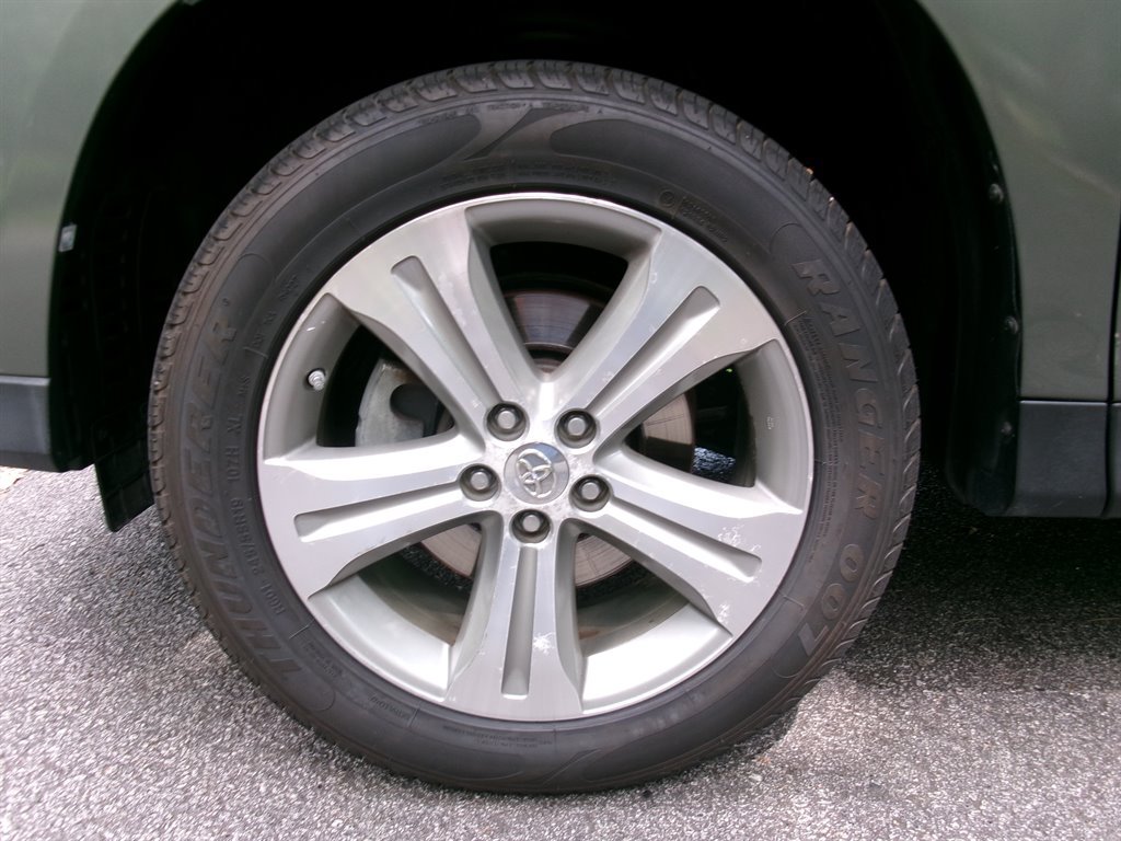 Used 2012 Toyota Highlander Limited w/ Tow Pkg FWD image 47