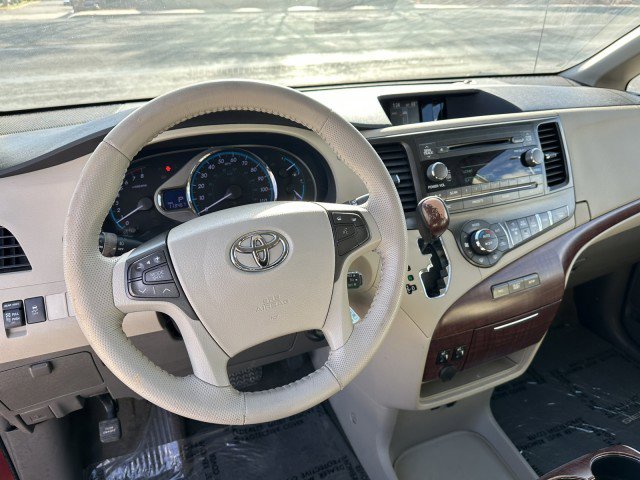 Used 2012 Toyota Sienna XLE image 12