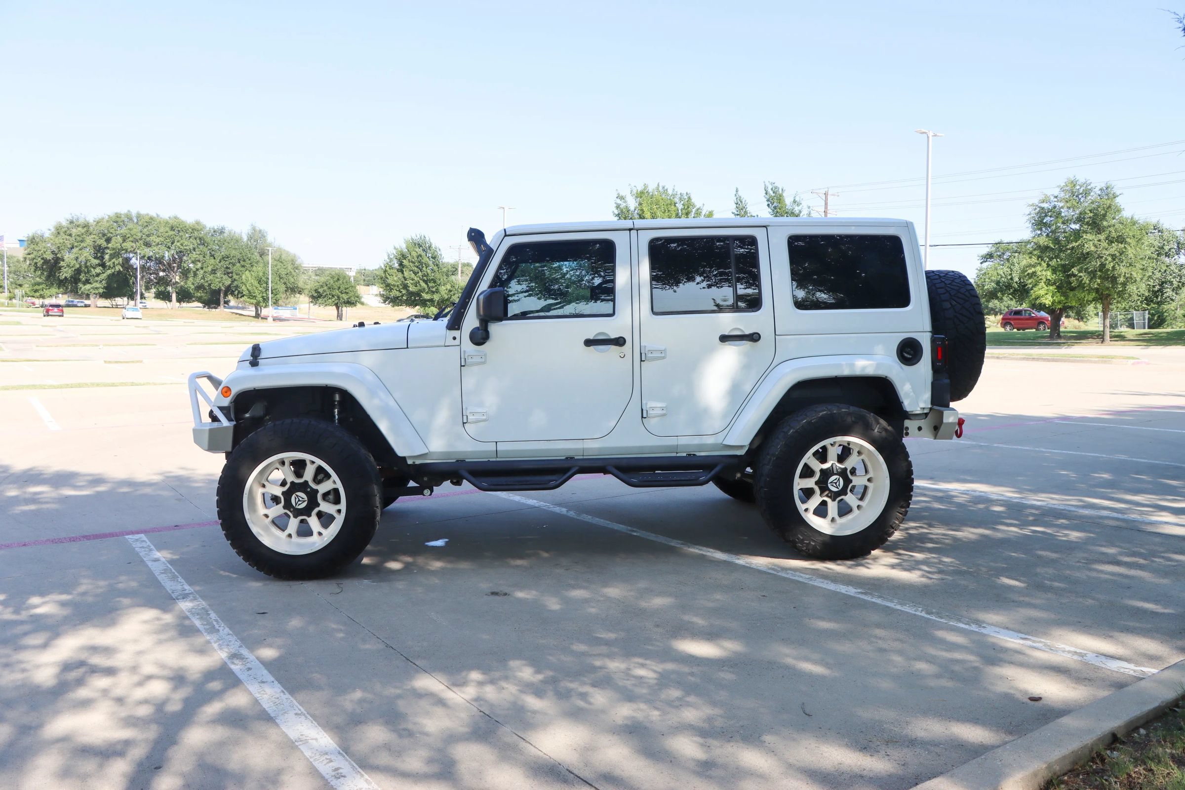 Used 2015 Jeep Wrangler Unlimited Sahara w/ Connectivity Group AWD/4WD image 4