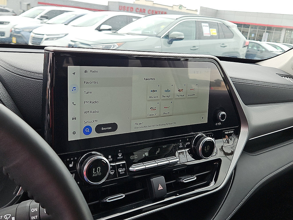 Used 2024 Toyota Highlander Platinum AWD/4WD image 16