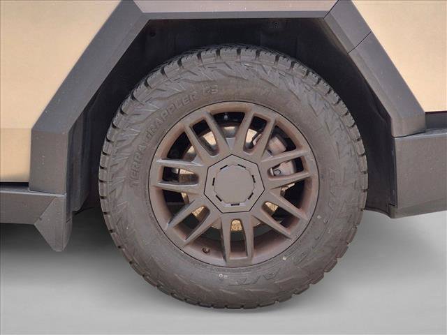Used 2025 Tesla Cybertruck AWD Crew Cab image 16