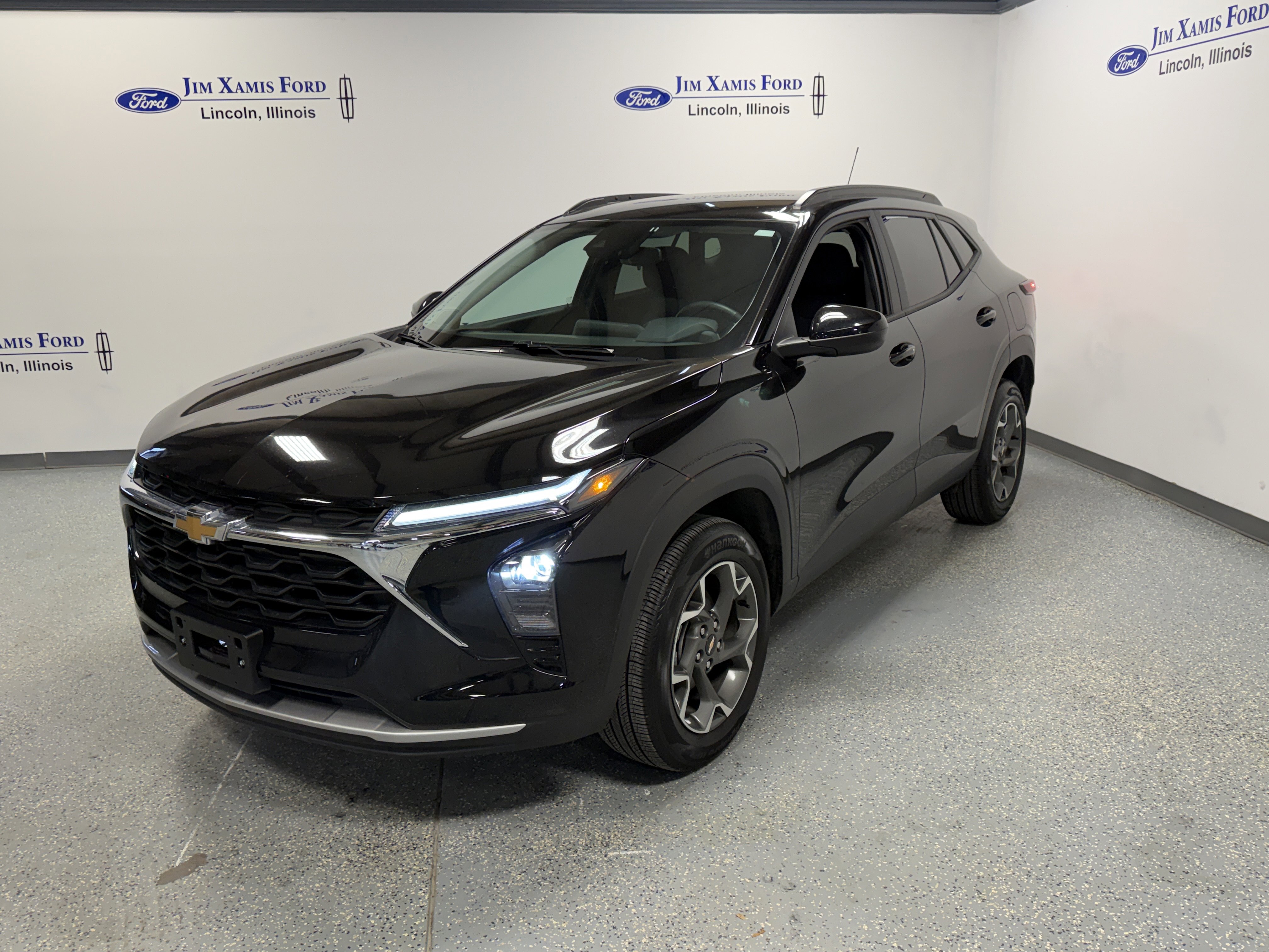 Used 2024 Chevrolet Trax LT w/ LT Convenience Package image 3