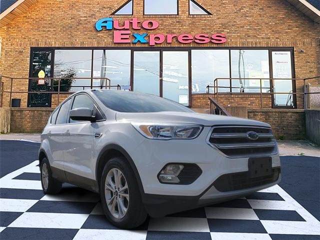 Used 2017 Ford Escape SE AWD/4WD image 1