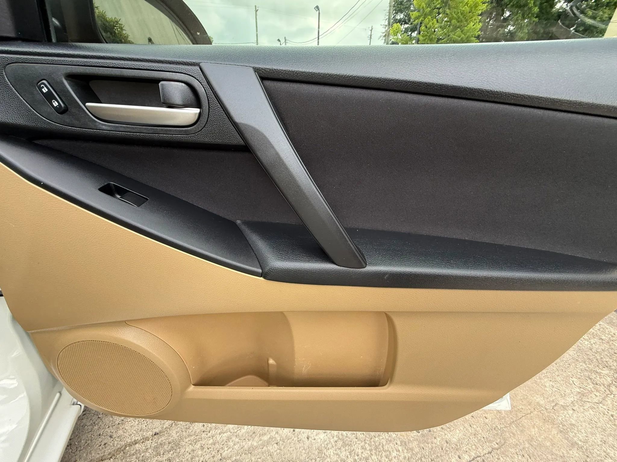 Used 2010 MAZDA MAZDA3 i Touring FWD image 20
