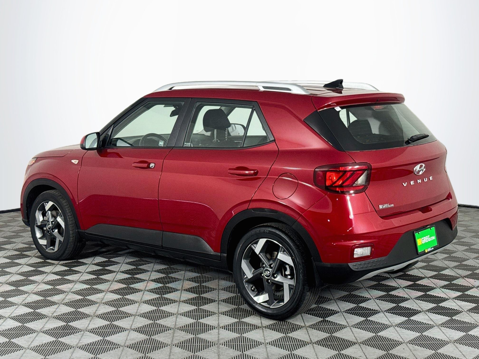 Used 2021 Hyundai Venue SEL FWD image 6