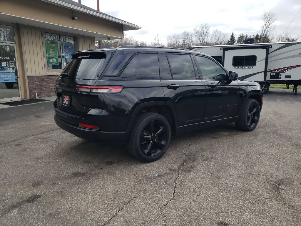 Used 2023 Jeep Grand Cherokee Altitude AWD/4WD image 7