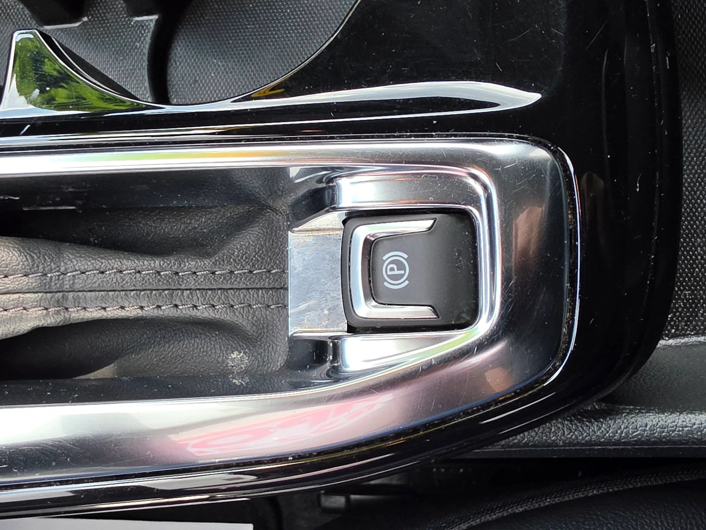 Used 2025 Chevrolet Trax LT FWD image 32