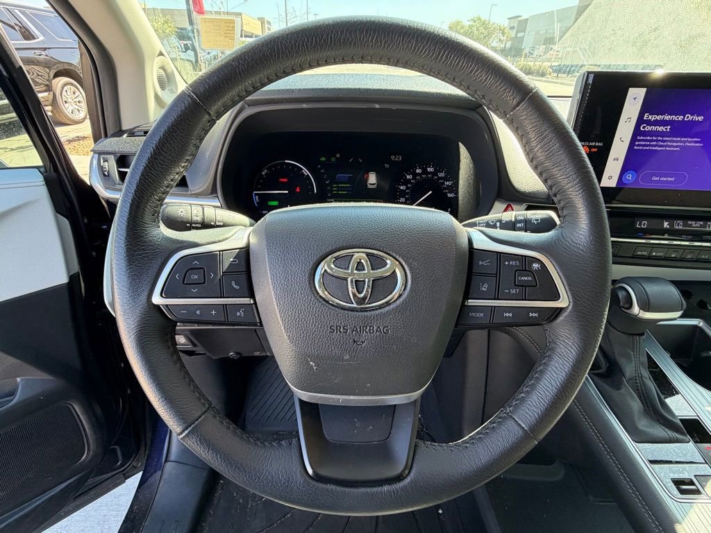 Used 2025 Toyota Sienna XLE w/ XLE Plus Package image 23
