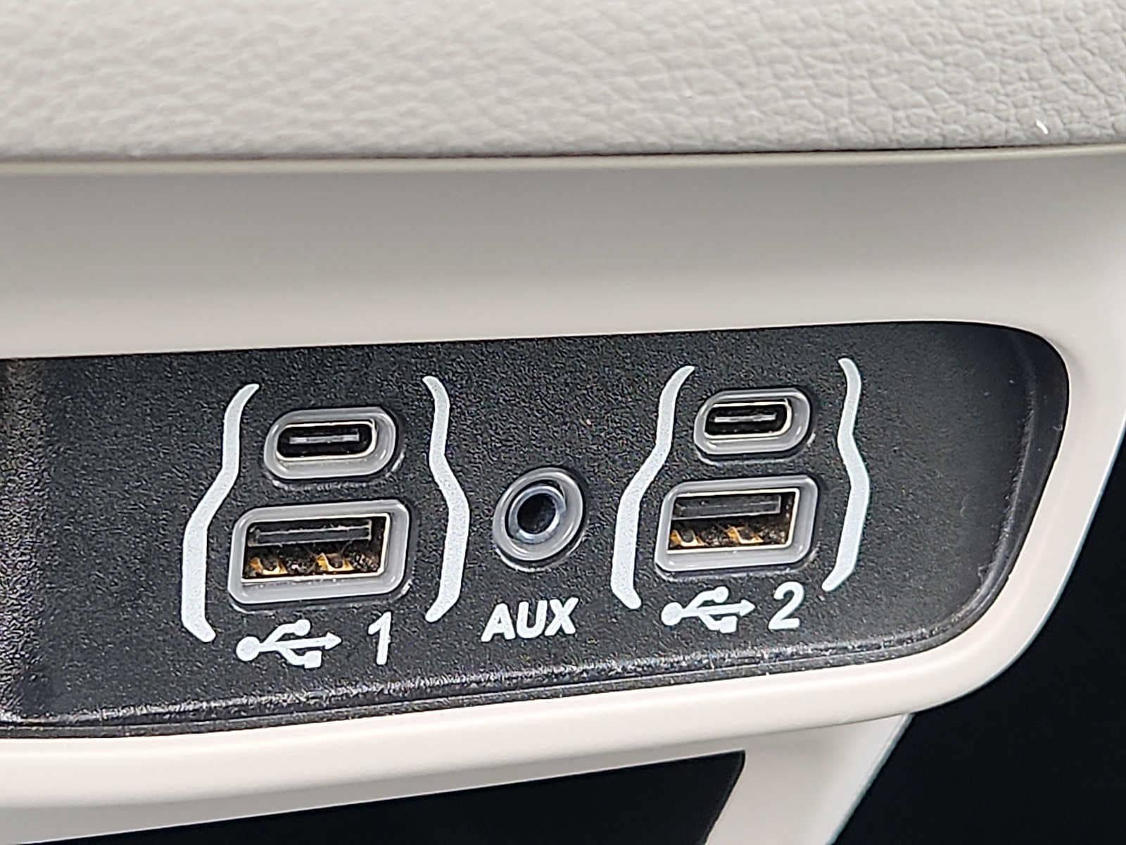 Used 2024 Chrysler Pacifica Touring-L FWD image 23