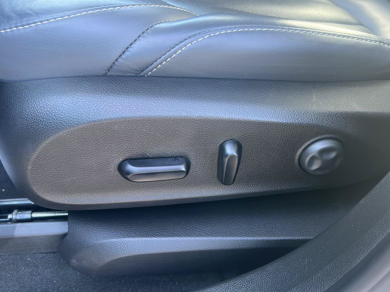 Used 2019 Buick Envision Essence FWD image 15