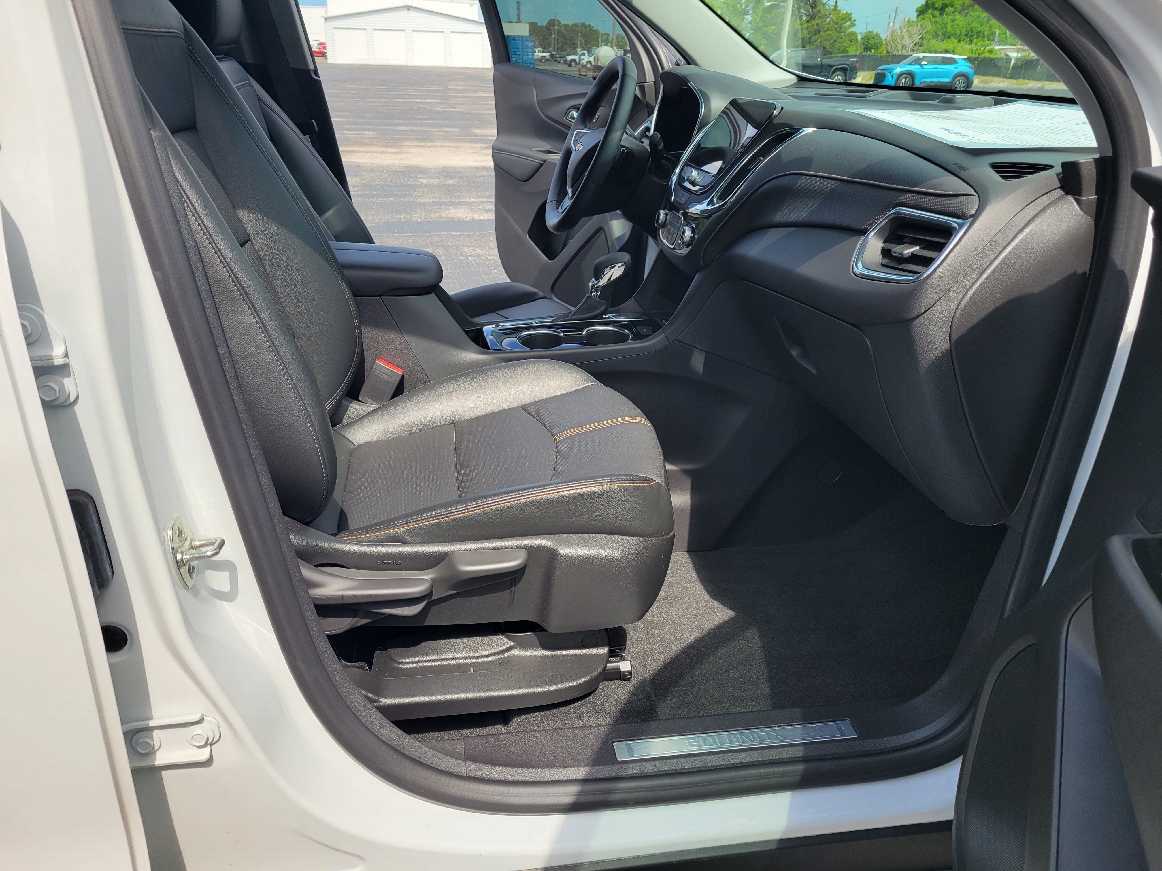 Certified 2024 Chevrolet Equinox Premier w/ LPO, Floor Liner Package FWD image 31