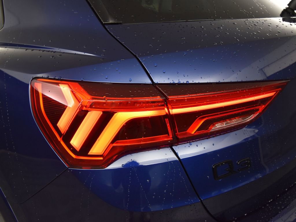 New 2025 Audi Q3 2.0T Premium image 10