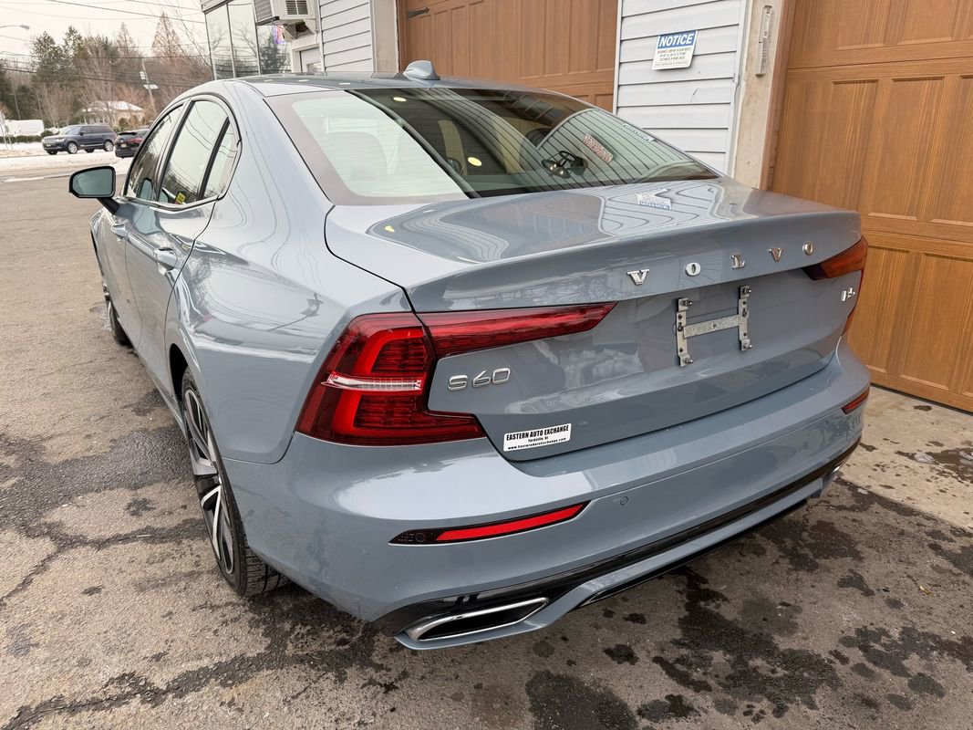 Used 2022 Volvo S60 B5 Momentum w/ Climate Package image 5