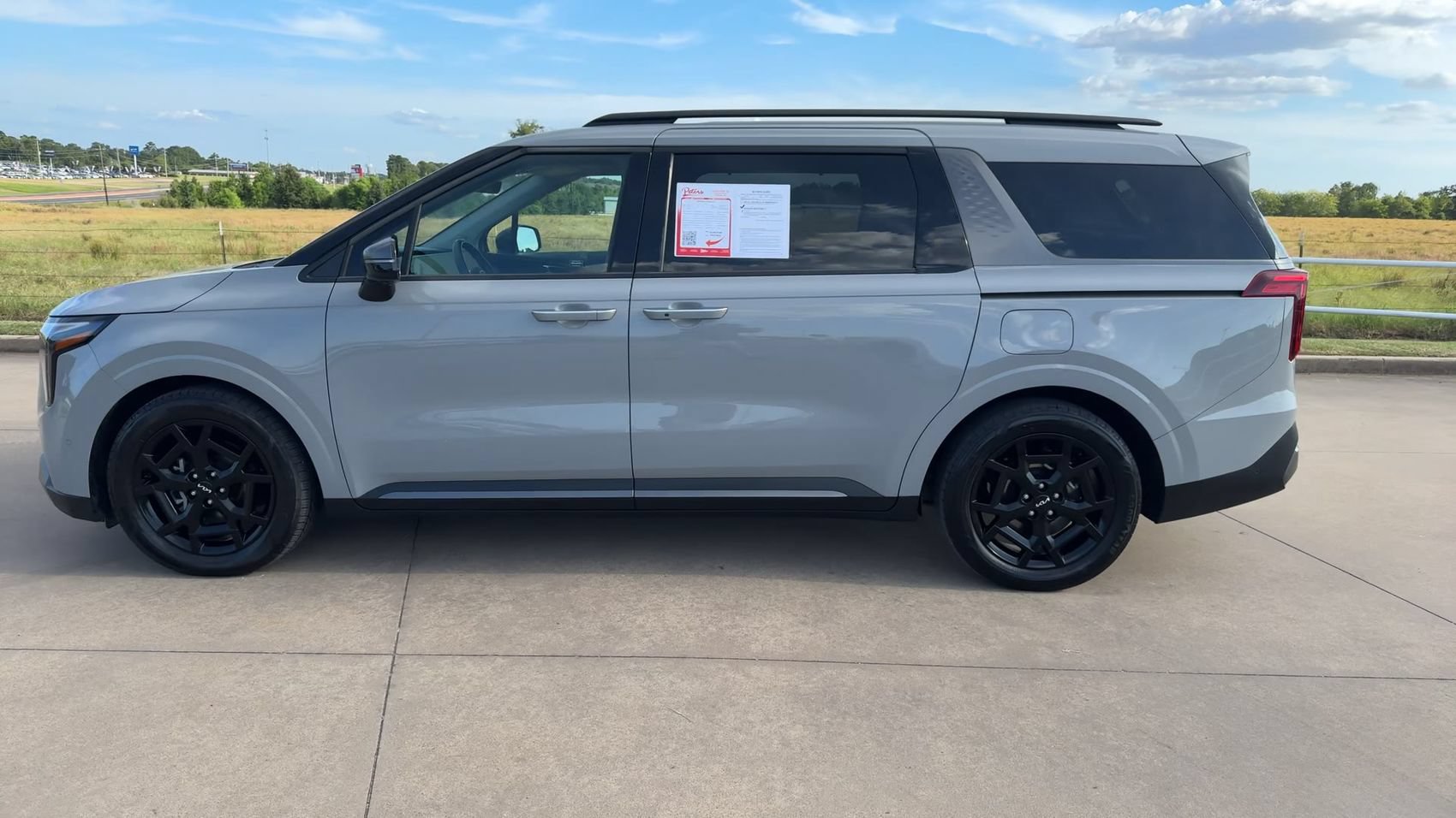 Used 2025 Kia Carnival SX FWD image 6