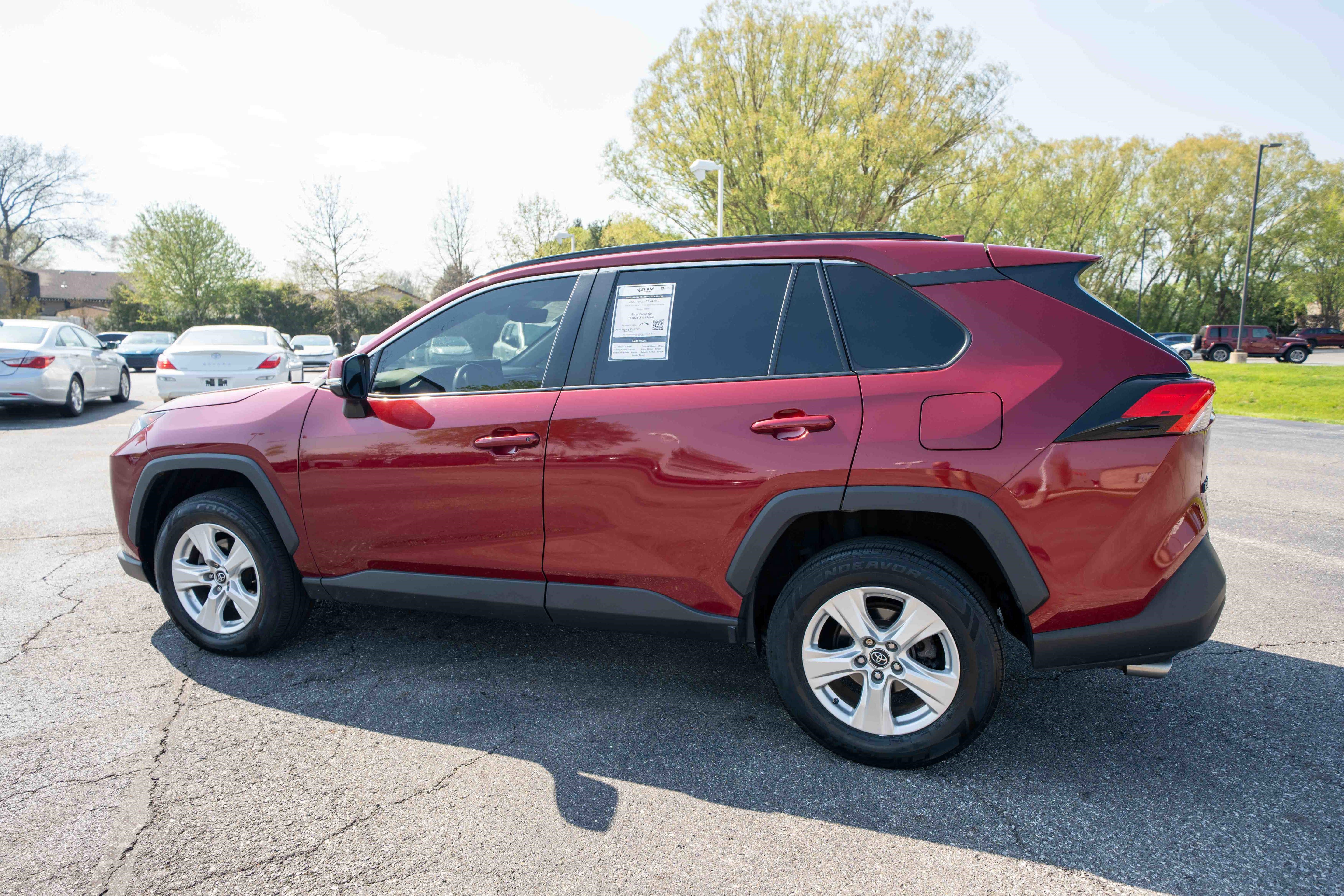 Used 2020 Toyota RAV4 XLE w/ Convenience Package AWD/4WD image 2