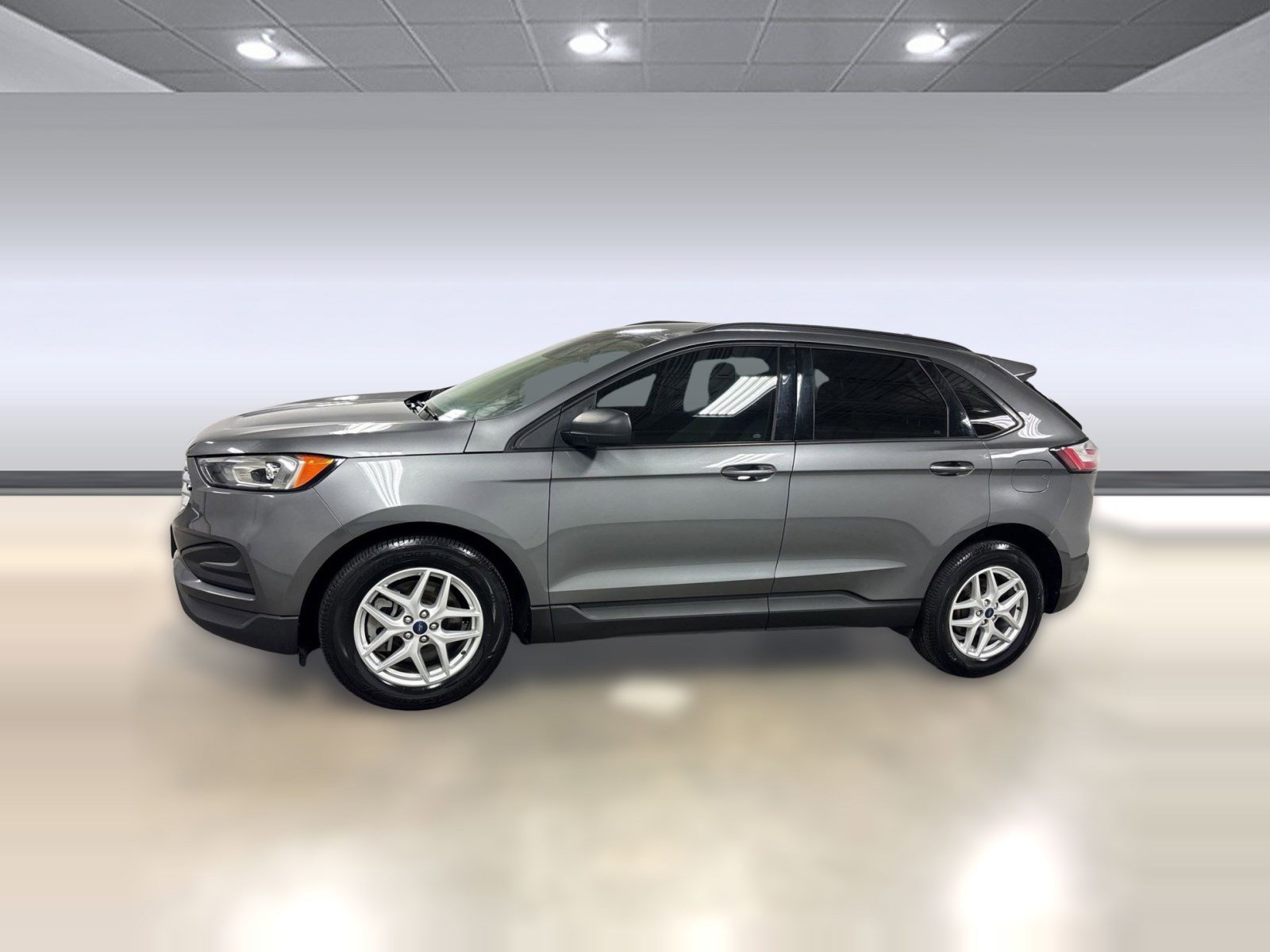 Used 2021 Ford Edge SE image 18
