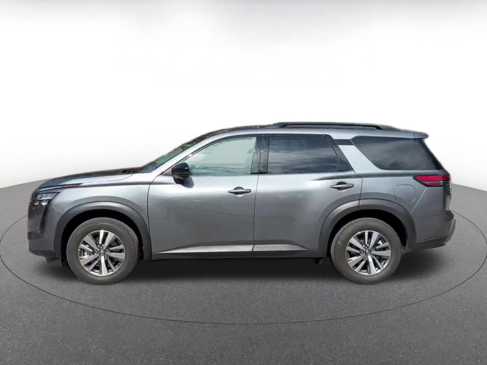 Used 2026 Nissan Pathfinder SL FWD image 8