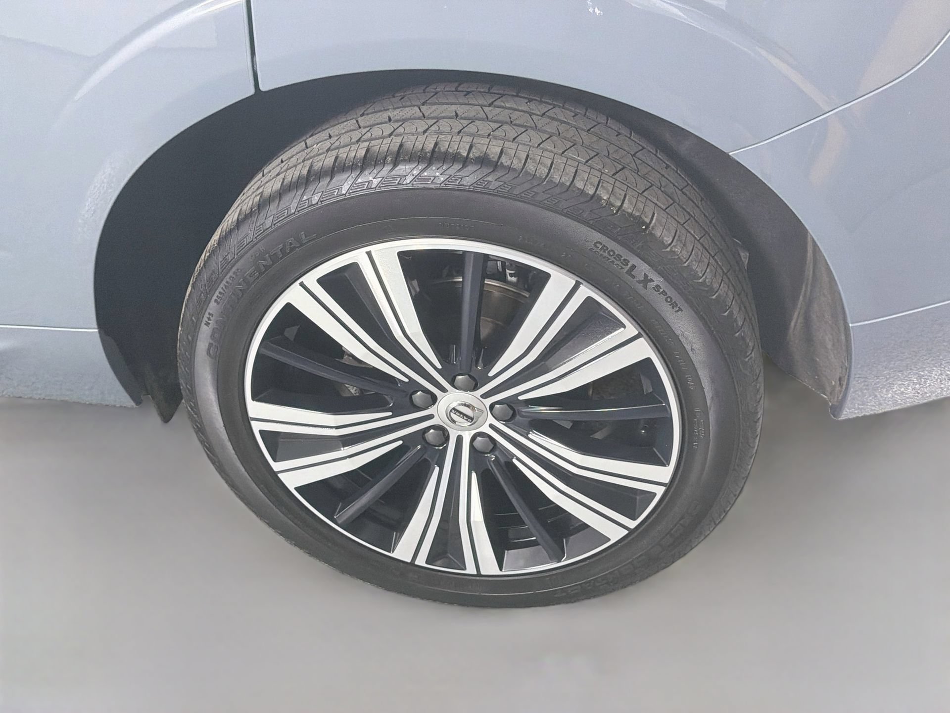 Certified 2023 Volvo XC60 B5 Plus w/ Protection Package Premier FWD image 31
