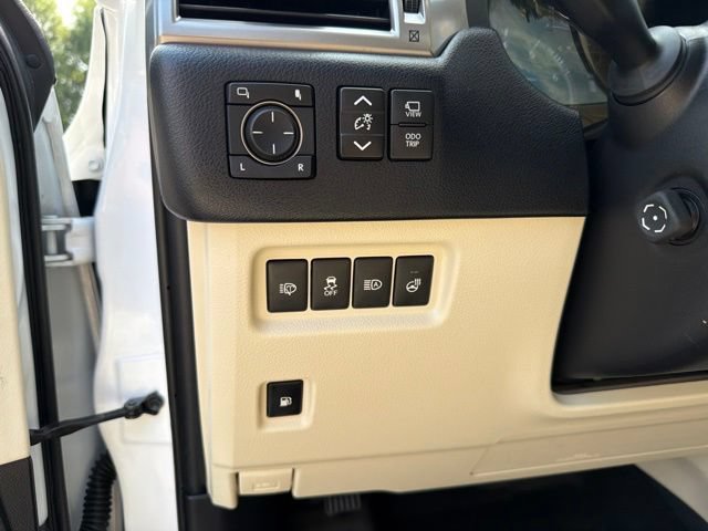 Used 2023 Lexus GX 460 Luxury w/ Sport Design Package AWD/4WD image 14
