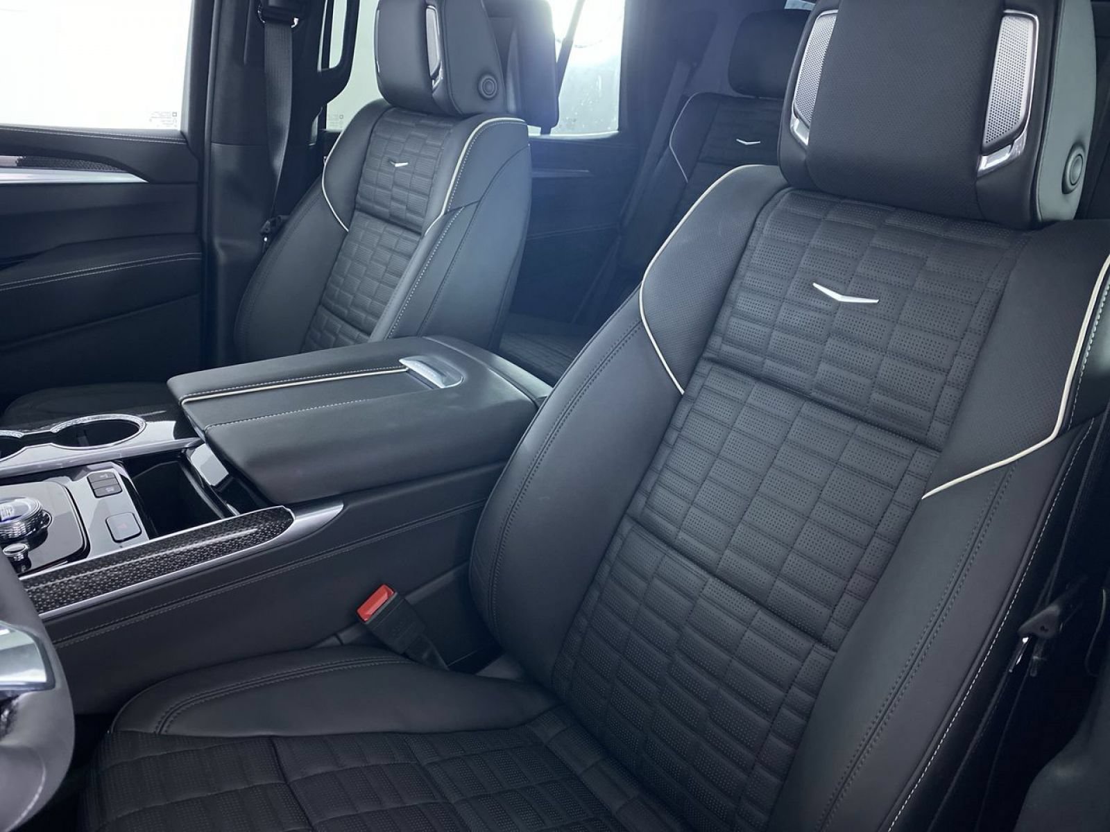 New 2026 Cadillac Escalade V w/ LPO, ONYX Package AWD/4WD image 11